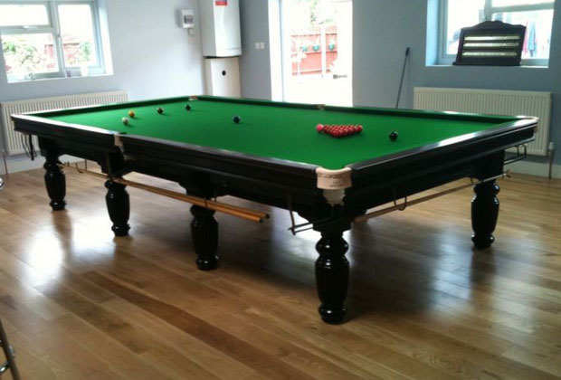 FULL SIZE RILEY RENAISSANCE SNOOKER TABLE
