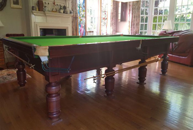 FULL SIZE DAYMOAT SNOOKER TABLE